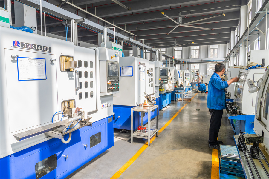 Stroj na broušení kanálů vnějších prstenců